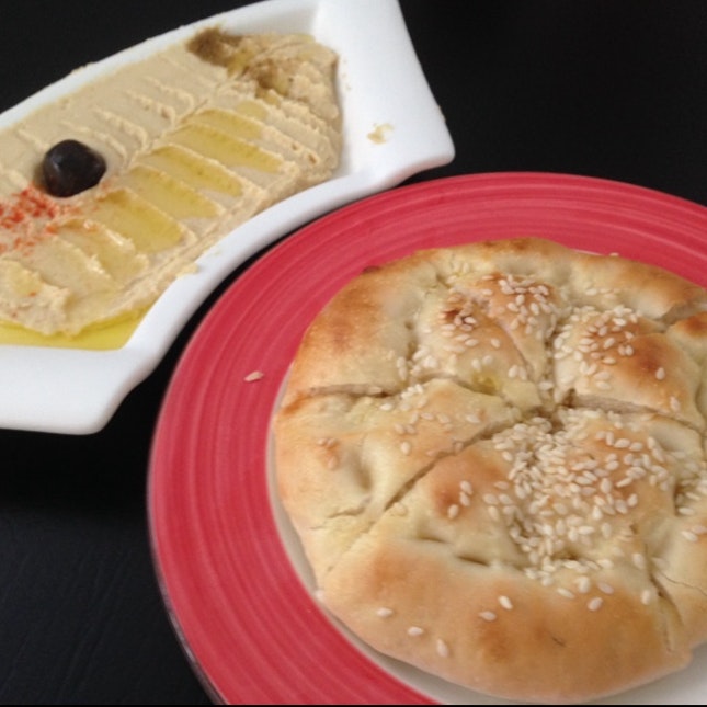 Houmus Cheese With Pita Bread