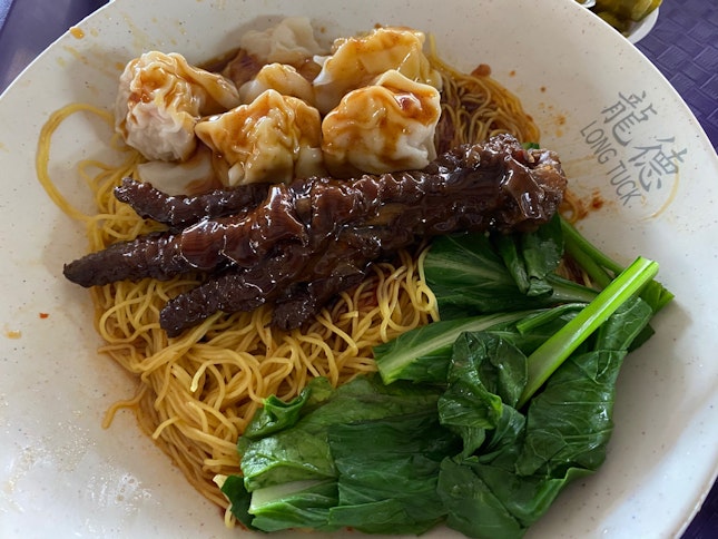 Wanton Mee With Chicken Feet