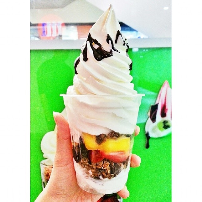 llao llao's Sanum: 3 toppings, 1 crunch, 1 sauce (Strawberries + mango + kiwi + choc muesli + choc sauce) // Now i can finally understand why people are willing to join this madness long queue for this ordinary looking yogurt as it's..SUPERBLY ADDICTIVE!