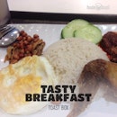 Having $6.50 Nasi Lemak set come with a glass of Homemade Barley as my rush #breakfast