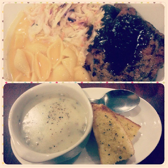 Black Pepper Chicken with coleslaw and Mac 'n' Cheese and mushroom soup!