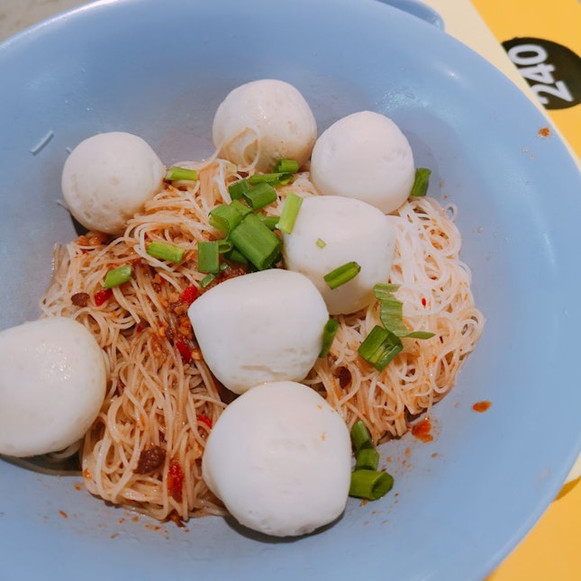 Fishball Noodles With Lots Of 🌶 And Vinegar