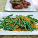 Wok-fried French beans with dried shrimps that were first toasted and then roughly minced.