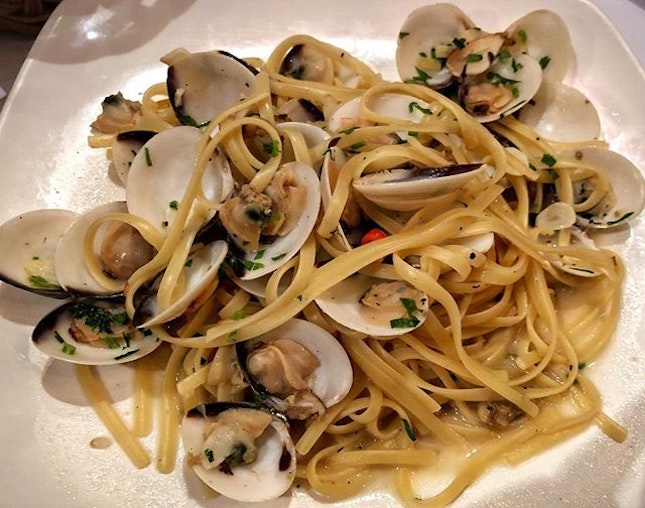 Only a weenie doesn’t like clam linguine 🍝
#AATeats #vongole #pasta #clams #burpple