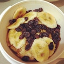 Morninggg...my breakfast today..ligo quaker oats with banana slice ,raisin & palm sugar...❤❤❤ # healthybreakfast #breakfast #iphonography #iphonesia #foodporn #instafood #instagood #oatmeal