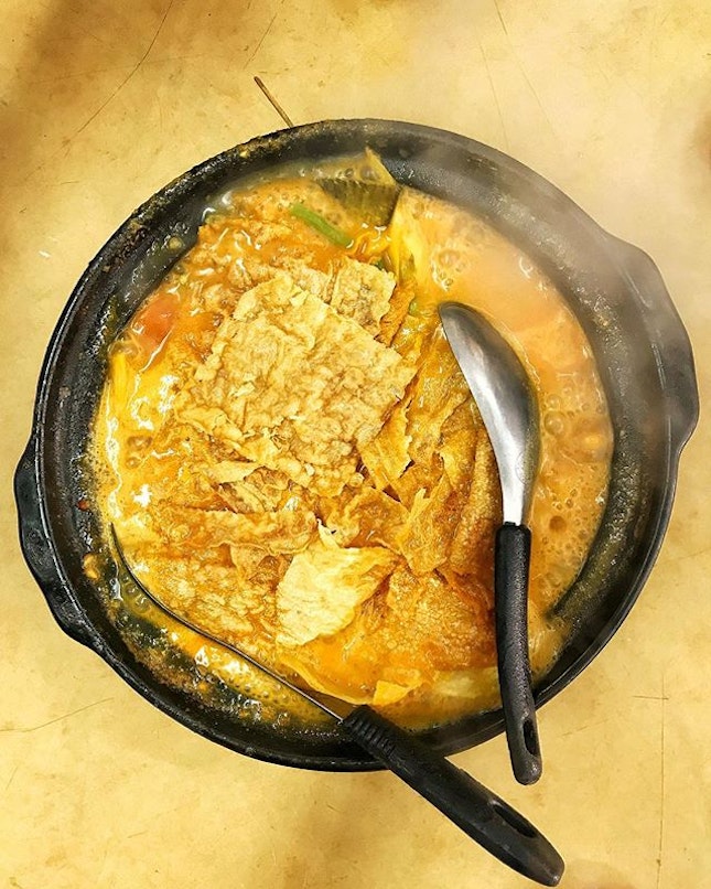 #AnythingAlsoEat - Curry Fish
~•~•~•~•~
Starting the weekend right with some delicious curry fish for breakfast across the causeway.