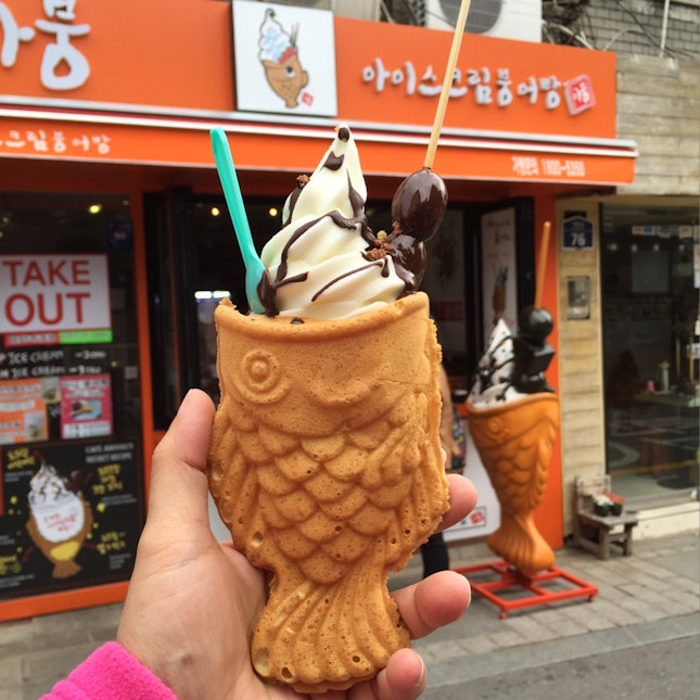 Ice Cream Bungeoppang @Bukchon Area Seoul by J P