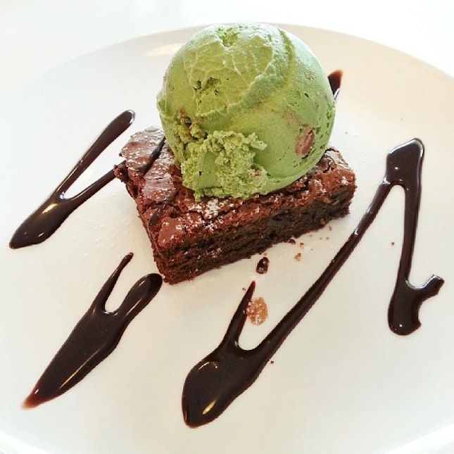 My fav brownie with green tea red beans ice cream ♡