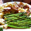 Potatoes salad with smoked chicken and asparagus.