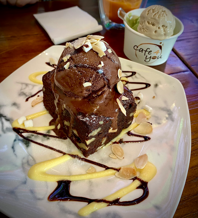 Brownie + Dark Chocolate Gelato 
