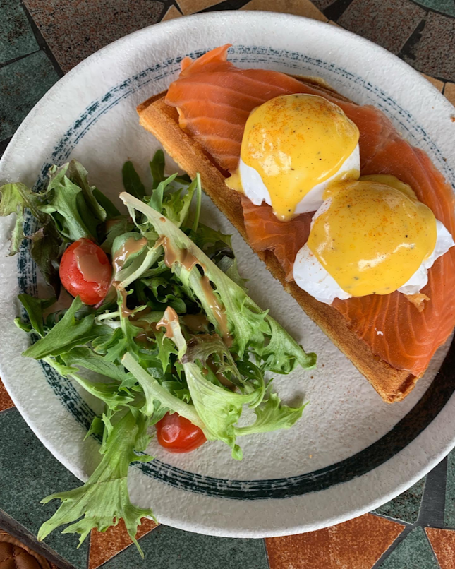 Smoked Salmon Eggs Benedict ($14.80++) with a side of Thick-Cut Bacon (not in photo, $3.50++)
